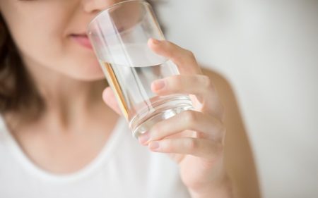 Bạn nên uống bao nhiêu nước mỗi ngày?